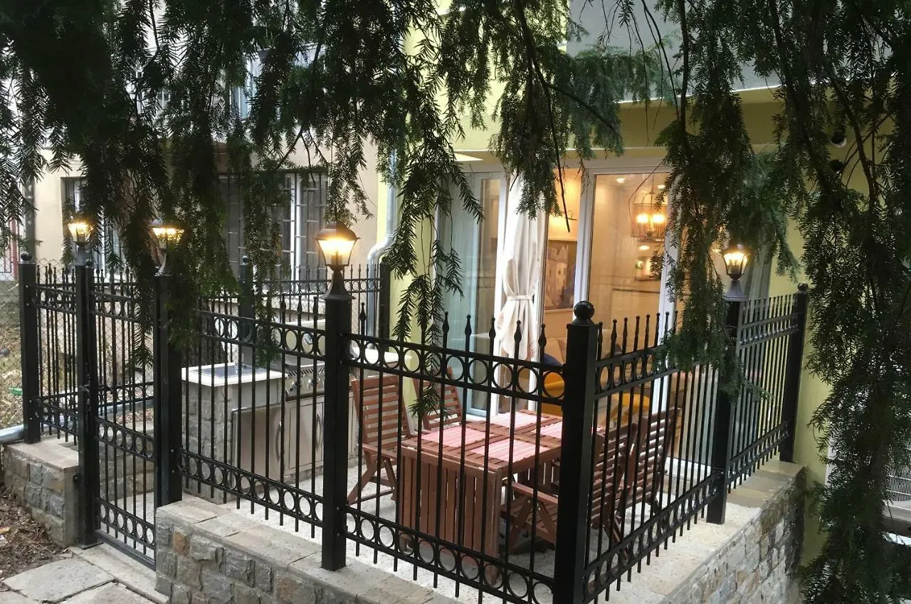 A Luxury Apartment With Patio And Bbq Sofie